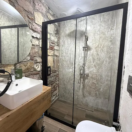 Stone Retreat In Kuecuekkoey Ayvalı