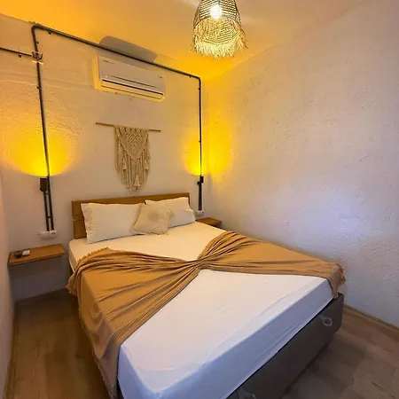 Rum i privatbostad Stone Retreat In Kuecuekkoey