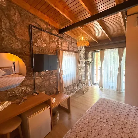 Stone Retreat In Kuecuekkoey Ayvalı