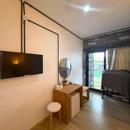 Stone Retreat In Kuecuekkoey Ayvalı