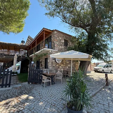 Stone Retreat In Kuecuekkoey Ayvalı